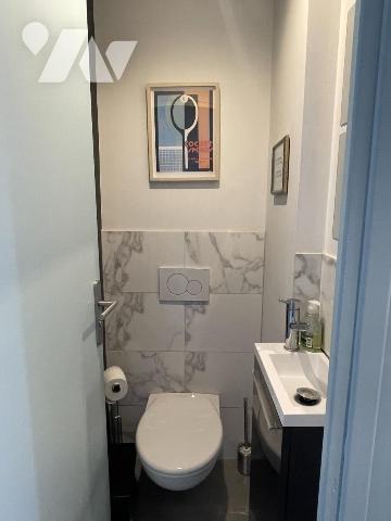 Un appartement lumineux composé d'une belle pièce de vie, une cuisine séparée et deux chambres