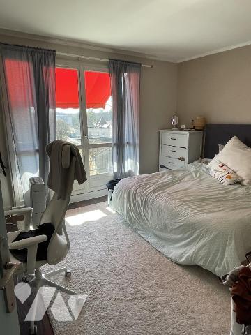 Un appartement lumineux composé d'une belle pièce de vie, une cuisine séparée et deux chambres