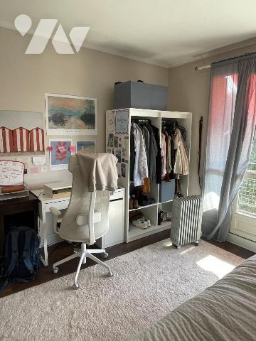 Un appartement lumineux composé d'une belle pièce de vie, une cuisine séparée et deux chambres