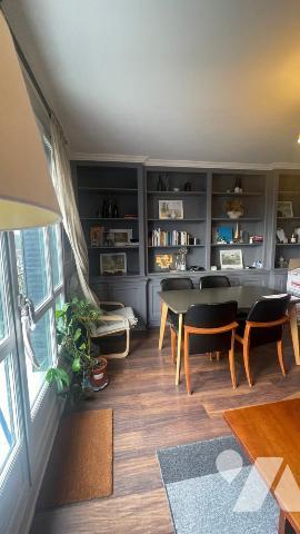 Un appartement lumineux composé d'une belle pièce de vie, une cuisine séparée et deux chambres