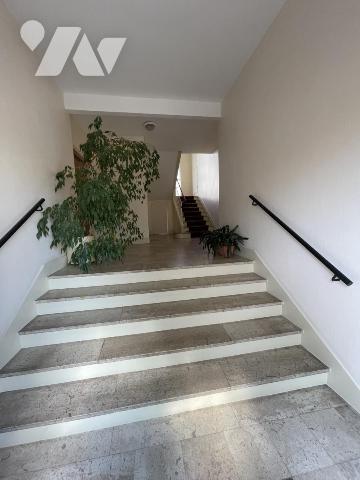 Un appartement lumineux composé d'une belle pièce de vie, une cuisine séparée et deux chambres