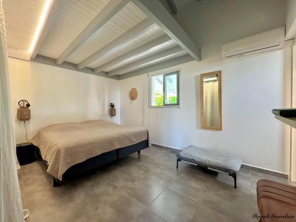 A VENDRE - EXCEPTIONNELLE VILLA CONTEMPORAINE AVEC STUDIO – SAINT-FRANÇOIS