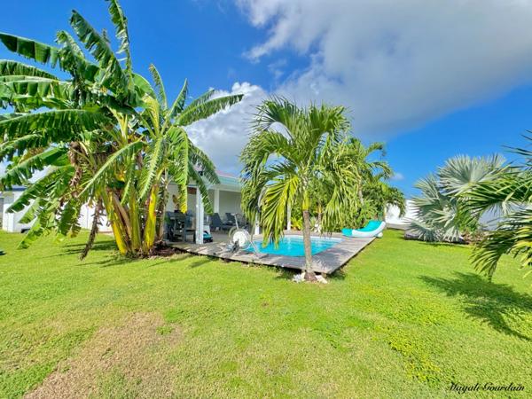 A VENDRE - EXCEPTIONNELLE VILLA CONTEMPORAINE AVEC STUDIO – SAINT-FRANÇOIS