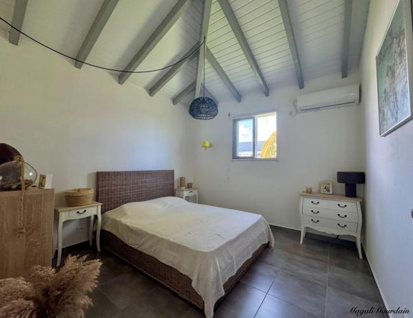 A VENDRE - EXCEPTIONNELLE VILLA CONTEMPORAINE AVEC STUDIO – SAINT-FRANÇOIS