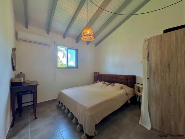 A VENDRE - EXCEPTIONNELLE VILLA CONTEMPORAINE AVEC STUDIO – SAINT-FRANÇOIS