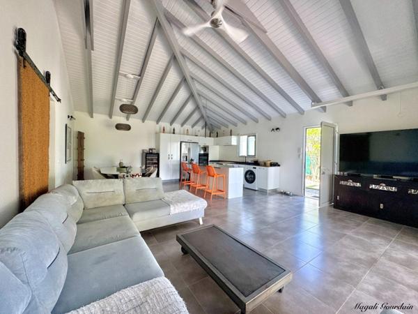 A VENDRE - EXCEPTIONNELLE VILLA CONTEMPORAINE AVEC STUDIO – SAINT-FRANÇOIS