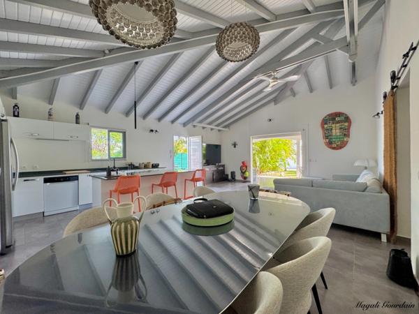 A VENDRE - EXCEPTIONNELLE VILLA CONTEMPORAINE AVEC STUDIO – SAINT-FRANÇOIS