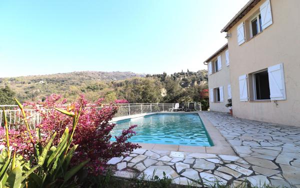 Maison à vendre    5 pièces • 136 m2 Contes