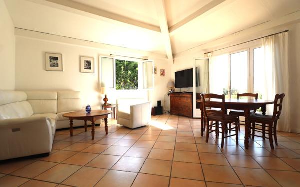 Maison à vendre    5 pièces • 136 m2 Contes