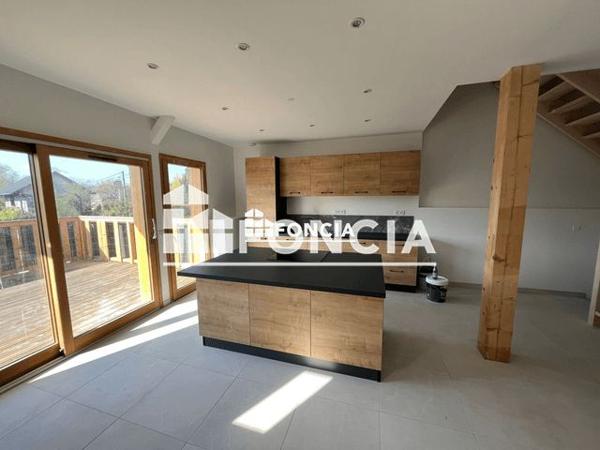 Location Appartement 4 pièces 116.9 m² - 1187 RUE DES BOIS Chambery 73000