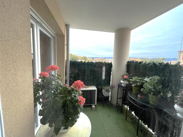 La Roque, appartement T3 avec terrasse et garage