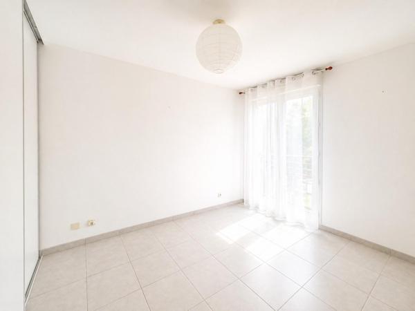 Beau T2 de 44m2 avec terrasse couverte,  et parking privatif  dans une  residence de standing recherchée avec ascenseur - centre ville de Cavalaire sur mer