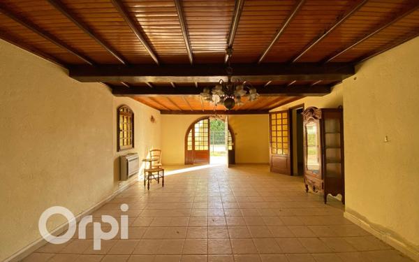 Maison à vendre    5 pièces •  Arles