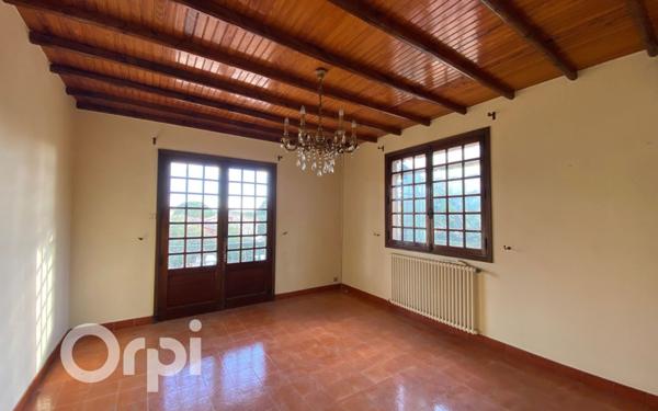 Maison à vendre    5 pièces •  Arles