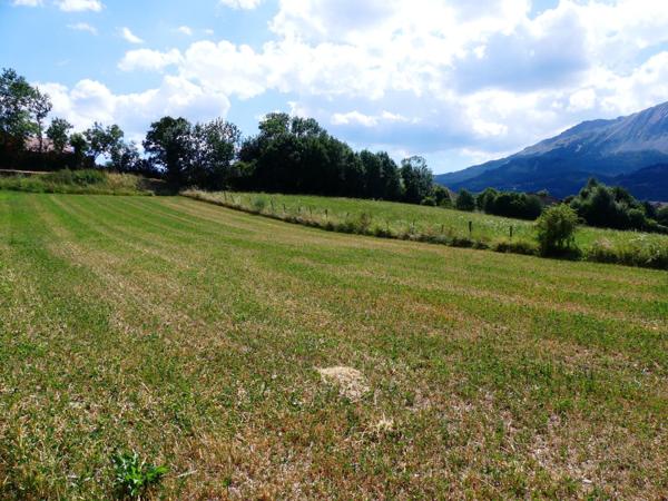Terrain constructible de 1 460 m²