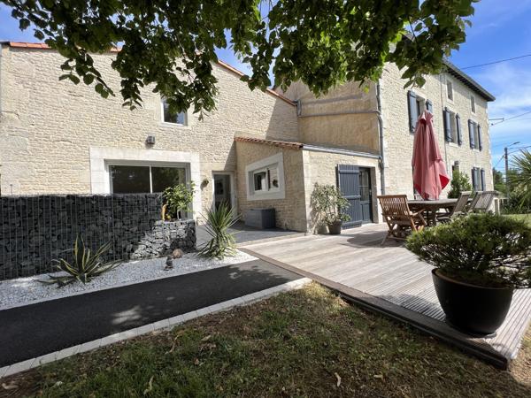Maison
                                                                                                                                                                                                                                                                                                                        7 pièce(s)                                                                                                                                                                                                          3 chambre(s)                                                                                                                                                                                                          230  m²