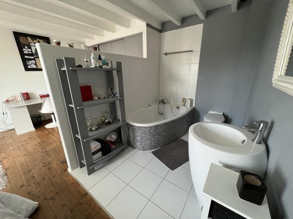 Maison
                                                                                                                                                                                                                                                                                                                        7 pièce(s)                                                                                                                                                                                                          3 chambre(s)                                                                                                                                                                                                          230  m²