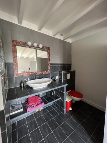 Maison
                                                                                                                                                                                                                                                                                                                        7 pièce(s)                                                                                                                                                                                                          3 chambre(s)                                                                                                                                                                                                          230  m²