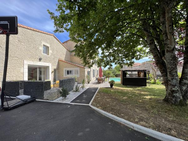 Maison
                                                                                                                                                                                                                                                                                                                        7 pièce(s)                                                                                                                                                                                                          3 chambre(s)                                                                                                                                                                                                          230  m²