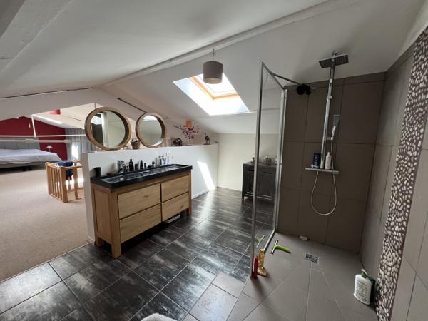 Maison
                                                                                                                                                                                                                                                                                                                        7 pièce(s)                                                                                                                                                                                                          3 chambre(s)                                                                                                                                                                                                          230  m²