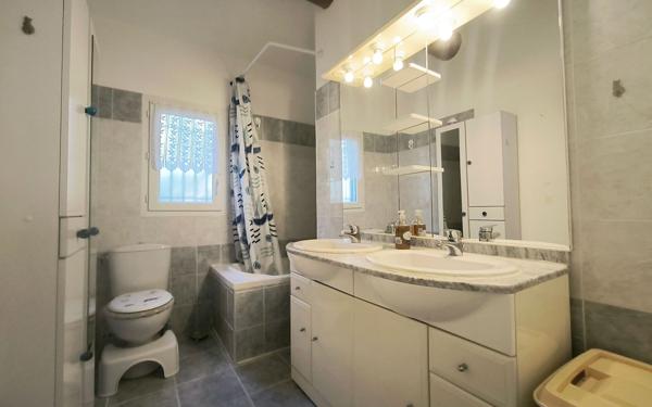 Maison à vendre    4 pièces •  La Calmette