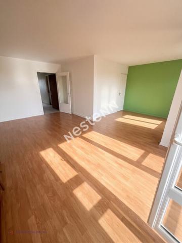 Rue de Chevigné REIMS : Appartement T4 - 6ème Étage avec Balcons & Parking couvert