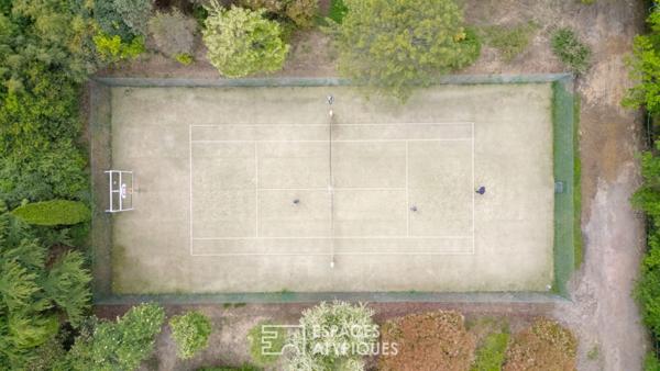 Propriété haut de gamme avec jardin, piscine et court de tennis