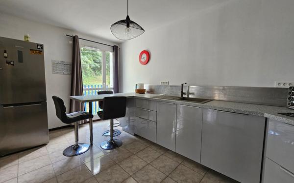 Appartement à vendre    3 pièces • 75,81 m2 Saint-Étienne