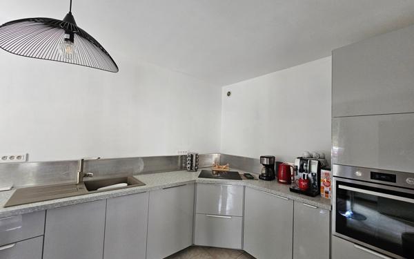Appartement à vendre    3 pièces • 75,81 m2 Saint-Étienne