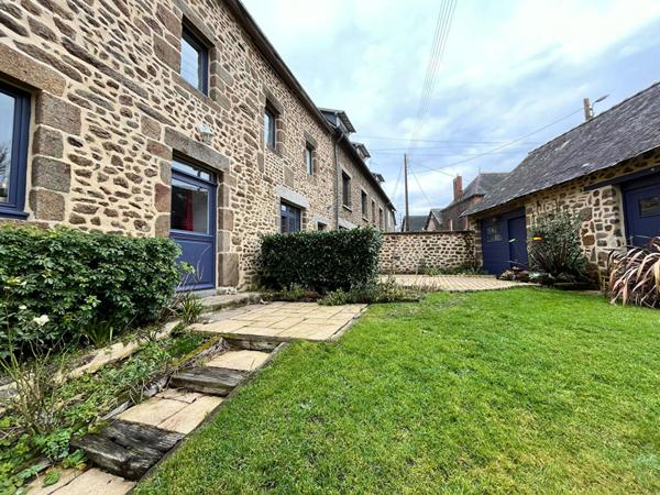 Maison en pierre Ambrieres Les Vallees 247 m²