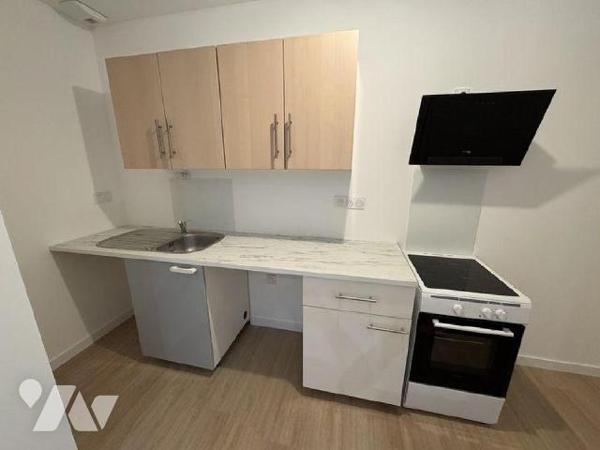 NOUVEAUTE étude TRENTE CINQ NOTAIRES !! Au c?ur du centre bourg de la commune de RENAC, venez d...