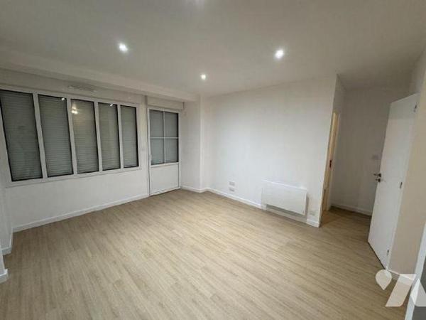 NOUVEAUTE étude TRENTE CINQ NOTAIRES !! Au c?ur du centre bourg de la commune de RENAC, venez d...