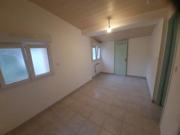 Maisonnette de type 2 avec parking et cellier