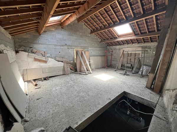 Immeuble Menucourt 180 m2 €185 000 ** - Référence 2257