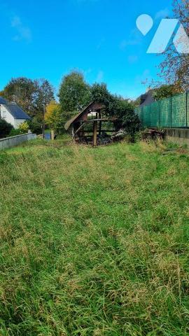 LA GUERCHE DE BGNE - Centre ville - Vaste terrain à bâtir à viabiliser