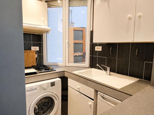 PARIS 18EME - CHARMANT STUDIO AU COEUR DE MONTMARTRE - RUE MULLER ET RUE FEUTRIER --MÉTRO ANVERS 238 500 € **  - Référence  6806-SB