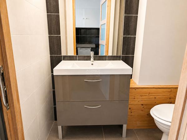 PARIS 18EME - CHARMANT STUDIO AU COEUR DE MONTMARTRE - RUE MULLER ET RUE FEUTRIER --MÉTRO ANVERS 238 500 € **  - Référence  6806-SB