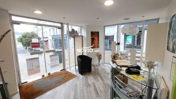 Local d'angle de 50 m² - Place DUPLEIX