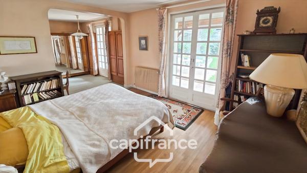 Maison familiale de caractère de 225 m² avec dépendances sur terrain de 6716 m² à CHALON SUR SAONE (71)