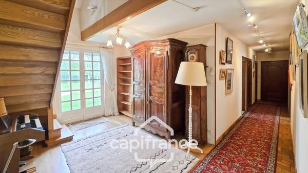 Maison familiale de caractère de 225 m² avec dépendances sur terrain de 6716 m² à CHALON SUR SAONE (71)