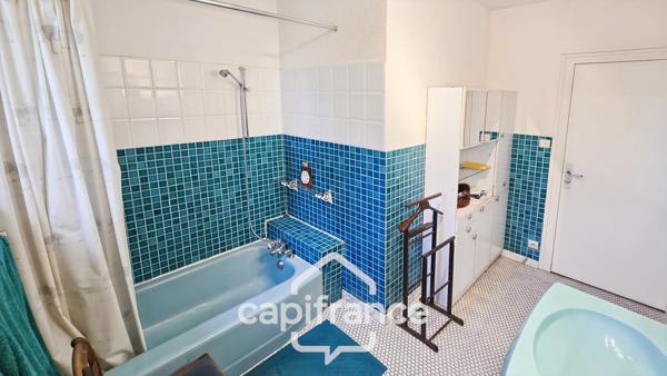Maison familiale de caractère de 225 m² avec dépendances sur terrain de 6716 m² à CHALON SUR SAONE (71)