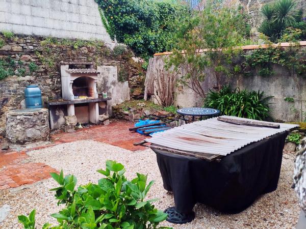 Charmante Maison de Village en Pierre avec Jardin et Caractère Authentique
