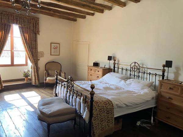 Charmante Maison de Village en Pierre avec Jardin et Caractère Authentique