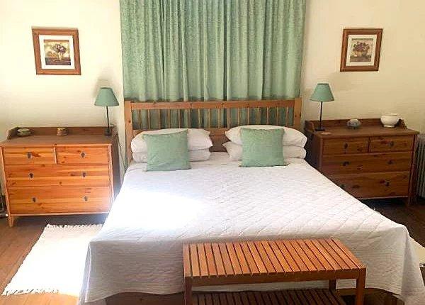 Charmante Maison de Village en Pierre avec Jardin et Caractère Authentique