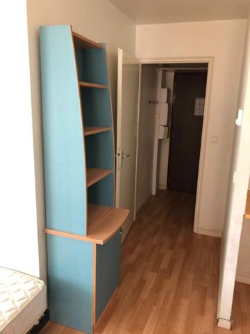 LA ROCHE sur YON en HYPER CENTRE, superbe STUDIO en MEUBLE avec grande LOGGIA