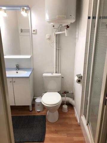 LA ROCHE sur YON en HYPER CENTRE, superbe STUDIO en MEUBLE avec grande LOGGIA