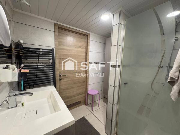 Maison mitoyenne de 61 m2, 2 chambres, courette extérieur.