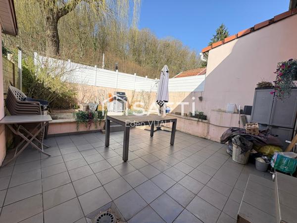 Maison mitoyenne de 61 m2, 2 chambres, courette extérieur.