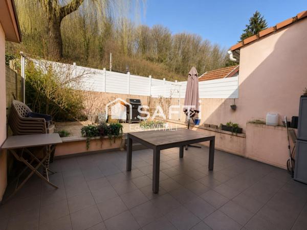 Maison mitoyenne de 61 m2, 2 chambres, courette extérieur.