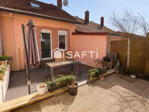 Maison mitoyenne de 61 m2, 2 chambres, courette extérieur.